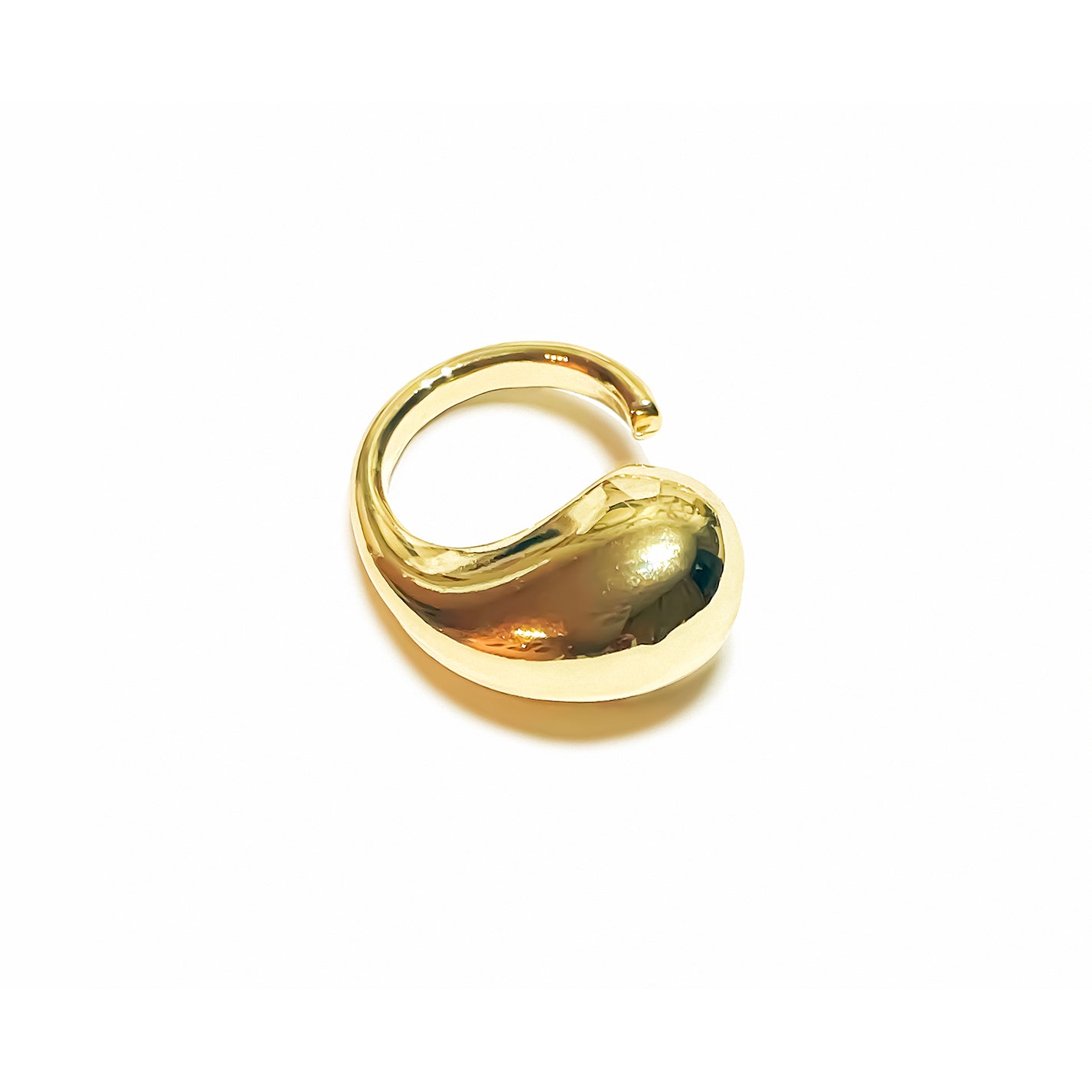 Anillo curvo bañado en oro (AC02)